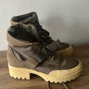 Steve Madden Olive Green Platform Grady Booties Size 9.5